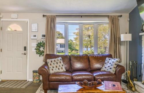 3 BR 2 BA Modern home with private hot tub, fire pit and lake view, Dogs ok! - Foto 2