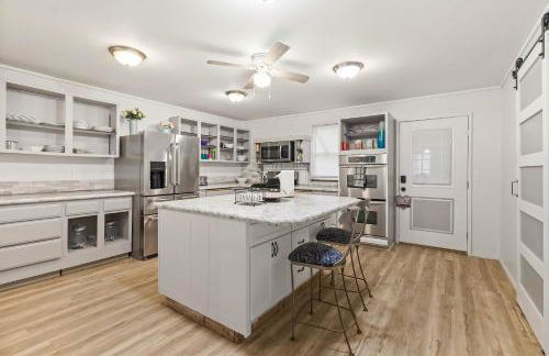 4-Bedroom Chateau in Southern Washington- Luxurious Retreat with Pond & Creek - Foto 71