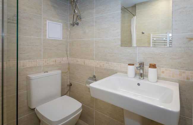 Modern and Bright Apartments Near Center - Foto 6