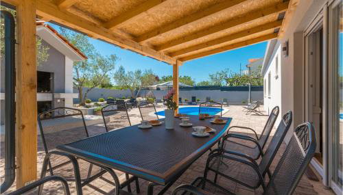 3 Bedroom Cozy Home In Sikovo - Foto 3