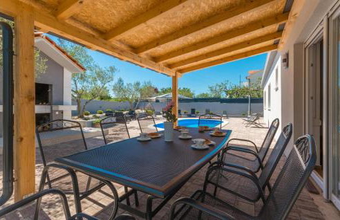 3 Bedroom Cozy Home In Sikovo - Foto 3