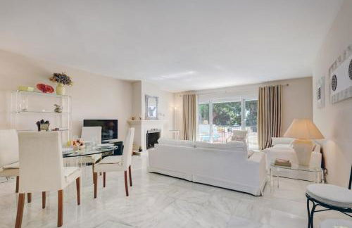 Elegant 2 Bedroom PH in Serene Urb El Presidente RDR521 - Photo 6