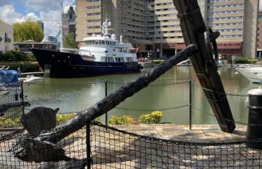 Entire Boat at St Katherine Docks 2 Available select using room options - Photo 79