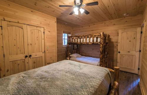 Majestic mountaintop cabin, hot tub, fireplaces - Foto 39