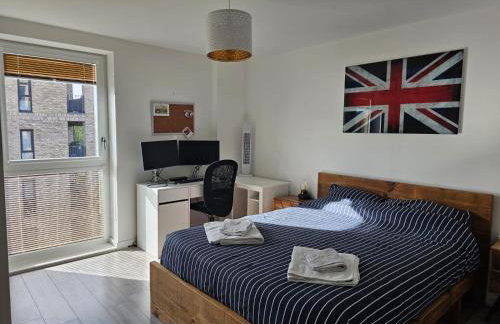 Luxury 1-Bed Apartment with balcony & Free parking - Photo 9