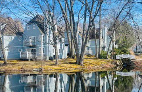 Getaway Villa- 3 mins to Mohegan- Fully Stocked with Two Full Beds & Fireplace- Jacuzzi, Saltwater Pools, Sauna - Foto 31