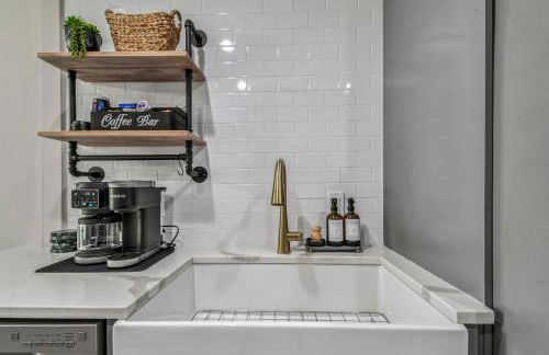 Heart of S Tampa- Hot Tub, Private Backyard, Fire Pit, Grill, 5 min to Beach - Foto 9