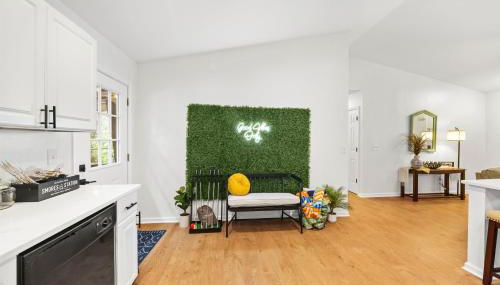 MiniGolf, HotTub, FirePit, PetFriendly, Sleeps 8 - Foto 5