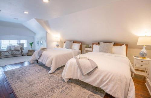 Pelican Hideaway - Charming Home & Entire Backyard - Foto 24