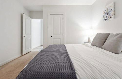 2BR Executive Downtown Apartment - Photo 50