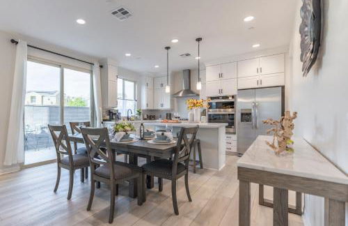 #Marbella Lane - Elegant 5BR Home Rancho Mission - Photo 26