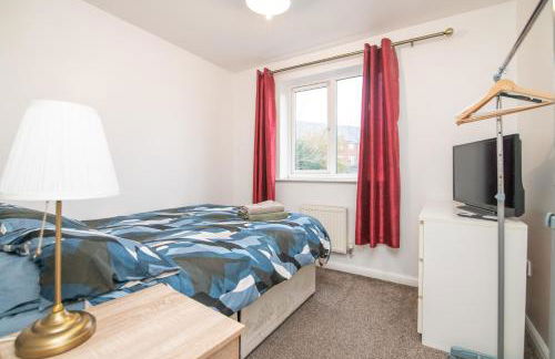 5 bed house with free secure parking in pleasant quiet location - Photo 14