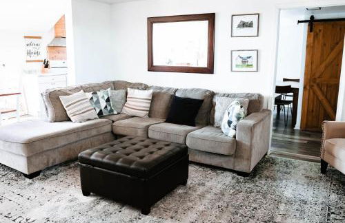 Cordova Farmhouse - 7 Minutes from the Ark! - Foto 5