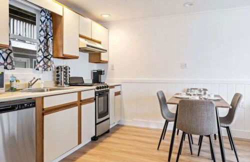 All is Wells Incredible Location! Walk to Beach - Foto 13