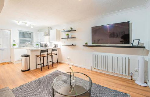 Bright Cosy Cottage with Parking and Outdoor Patio - Foto 1