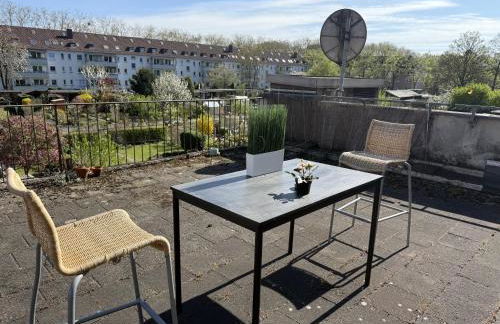 - Forest Retreat Deluxe - 2 Bedroom Apartment - 75 qm - Fully Renovated 2025 with TV & Netflix - King Size Beds - Full Kitchen - Free Parking - Close to Airport & Train - - Foto 42