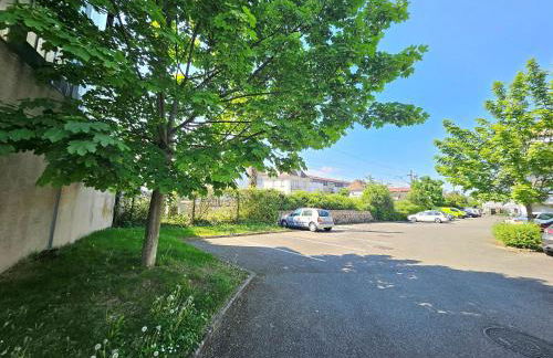 Gîte Forestier - T2 Cosy avec Terrasse & 2 Parkings privatifs -Centre ville - Foto 14