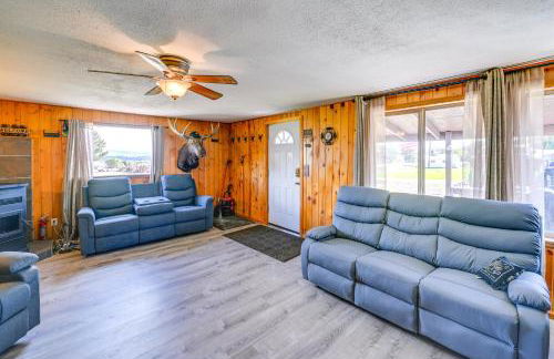 Hunt, Fish and Hike Home with Deck in Encampment - Foto 5