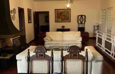 Chácara Casa Amarela - estrutura completa de lazer - ambientes elegantes e exclusivos - campo de futebol e bocha - piscina - lareiras - 10 min Rota do Vinho - Foto 14