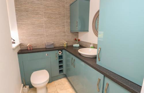 Guildford Farmhouse - Photo 9