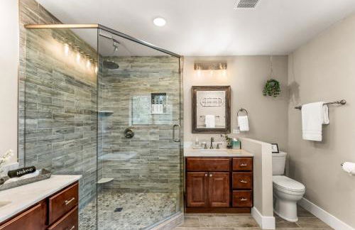 Spacious Comfort in Scenic Monument - Foto 32