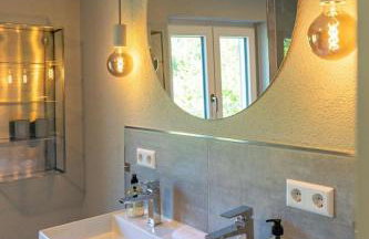 Freistehendes Ferienhaus mit Kamin, Sauna, atemberaubenden Blick ins Tal, mehrere Terrassen, 1500qm Grundstück 1,6m hoch eingezäunt - Foto 15