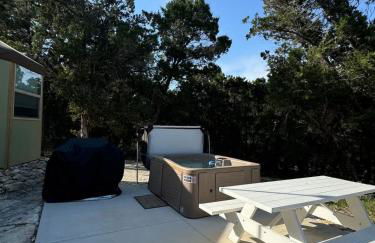 Magnolia Family Yurt Cabin - Hot Tub Loft Full Kitchen & Bath - Foto 14