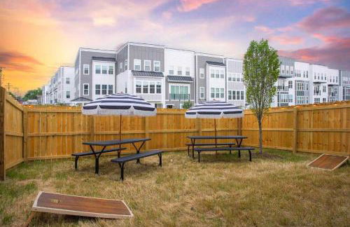 Rooftop Deck Hot Tub Fire pit Sleeps 10 - Foto 12