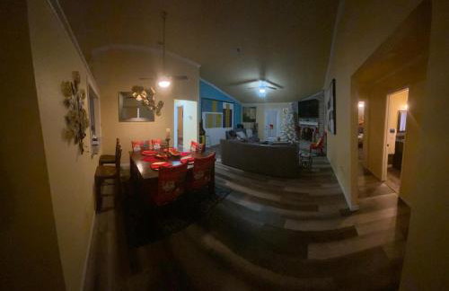 Modern Comfort Near Military Bases & Shopping – Walk to Parks & Lakes! - Foto 6