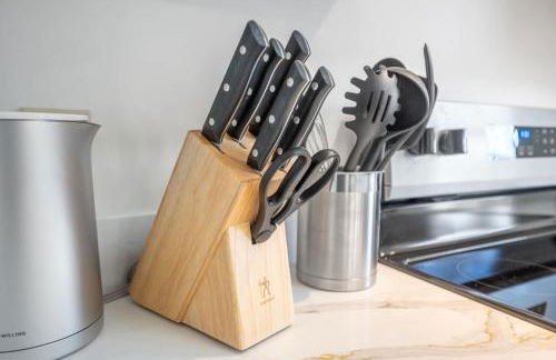 Color Pop Cottage Stylish 2BR with 2 Parking Spots - Foto 25