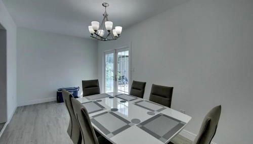 Spacious Home Sleeps 16 - Private Pool Near IMG - Foto 3