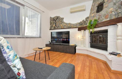 Holiday Home Seafront Escape - Happy Rentals - Photo 10