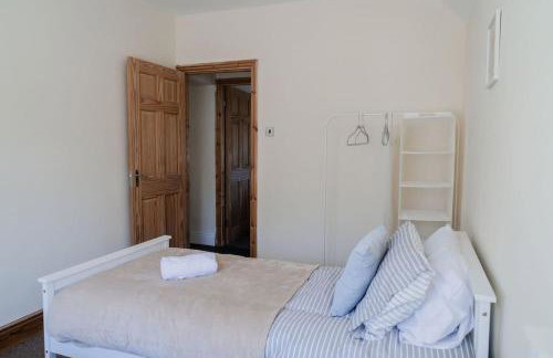 Spacious 6 bedroom House in Dudley with optional Nursery-Drive and Garage-Families and Contractors Welcome - Foto 30