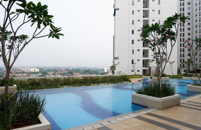 Simply 2BR with Pool View Bassura City Apartment - Foto 12