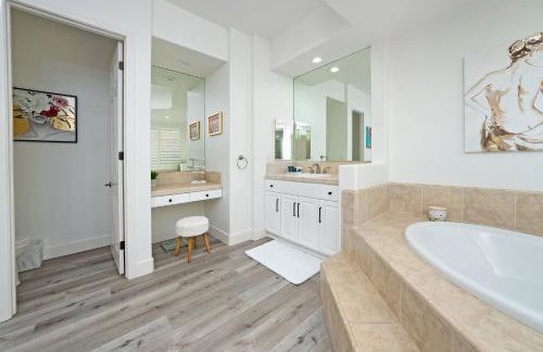 Luxurious 5BR Resort Style Home w/ Pool & Spa - Foto 62