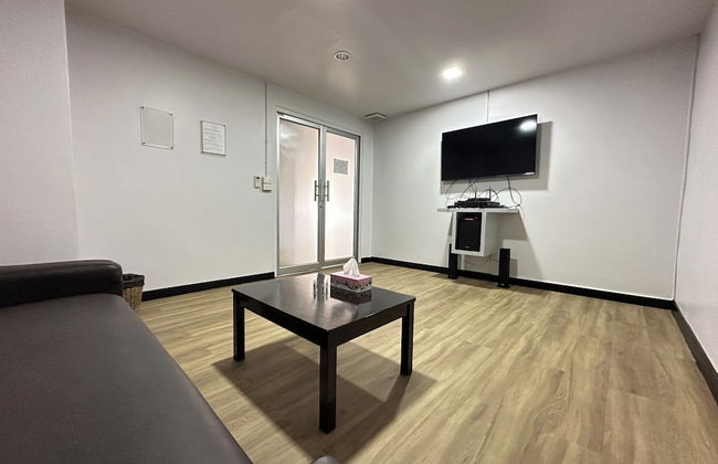 J - Town Serviced Apartments - Photo 29