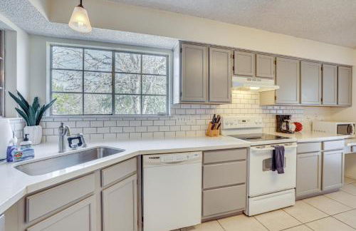 Hill Country Escape Family Home with Outdoor Oasis - Foto 13