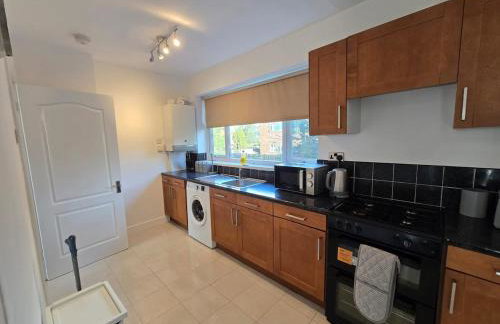 Spacious 3BR Sleeps 6 Ideal for All Stays - Foto 17