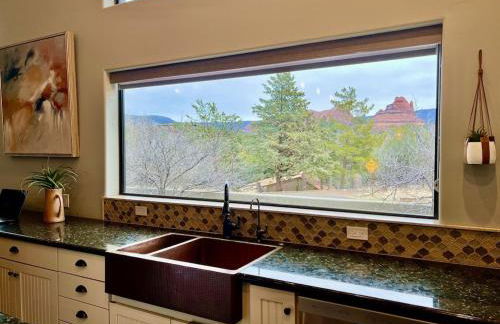 Sedona Uptown Gem!Large yard w grass and shade trees! Views!! NEW! BARREL SAUNA!!! Close to trails, walk to Uptown Sedona, restaurants and shopping - Foto 48