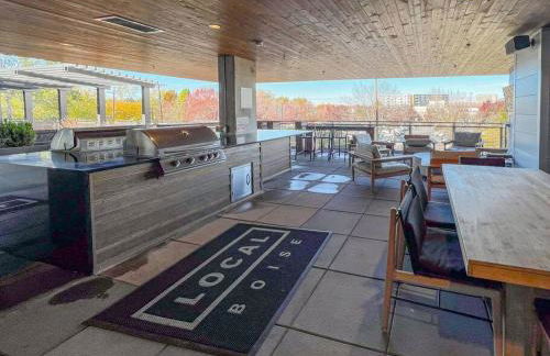 Boho-Luxe Studio - Pink Accents & Mountain Calm - Foto 17