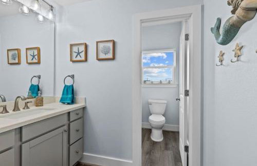 Beachfront oasis! Hot tub, gameroom, double deck!! - Foto 33