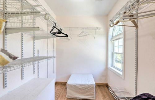 Granby Home with Deck Less Than half Mi to Aldrich Lake! - Foto 21