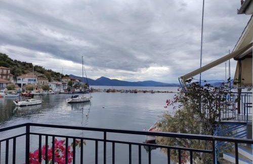 Sea Side Studio with Balcony and Sea View - Photo 9