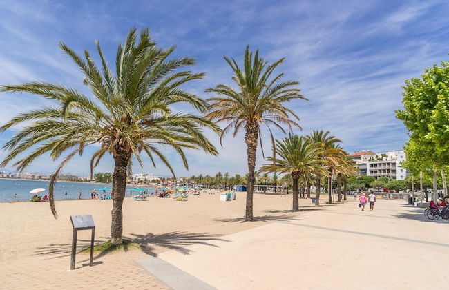 Beautiful Apartment With View - Photo 43