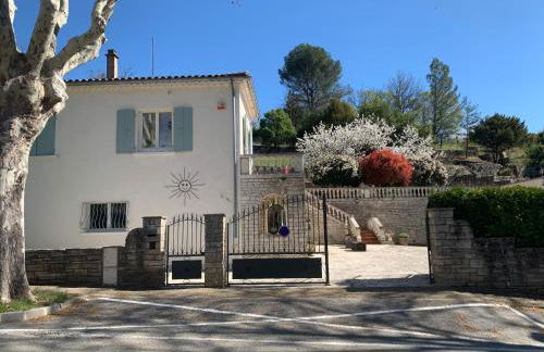 Petit appartement centre Barjac chez Art & Hasards - Photo 13