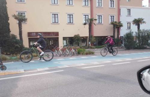 Residence MokyD13-piscina, WiFi, giardino,garage - Foto 38