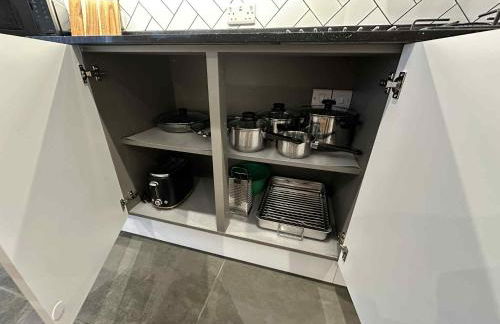 Brain Properties Limited - Contractor and Leisure Stay 4 Bedroom all ensuite house with Parking - Photo 14