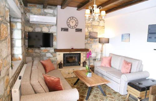 Petrines Villes Avramilias - Photo 72