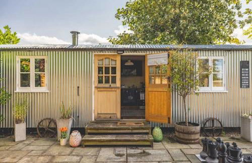 Relaxing Retreat - The Shepherds Hut - Hot Tub - By Tempstay - Foto 1