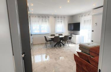 Apartments Ivana with the pool - Photo 11